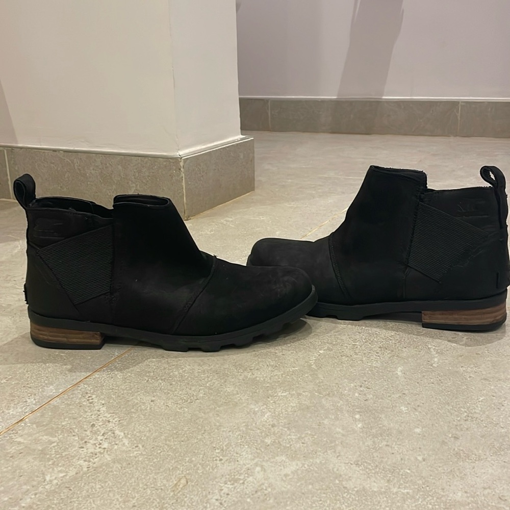 EMELIE Chelsea bootie by SOREL waterproof size 9.5